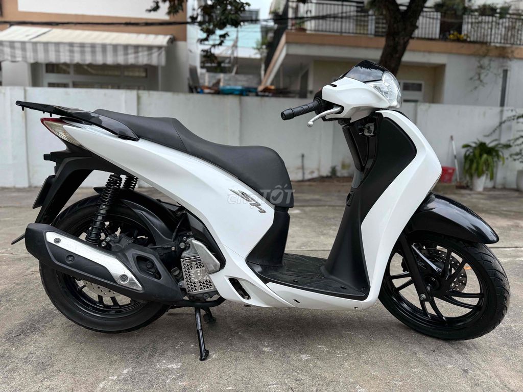 SH 125 2015 màu trắng xe đẹp nguyên rin. Mua bán Xe máy tại Quận Thanh Khê Đà Nẵng được đăng bởi Long hình 1