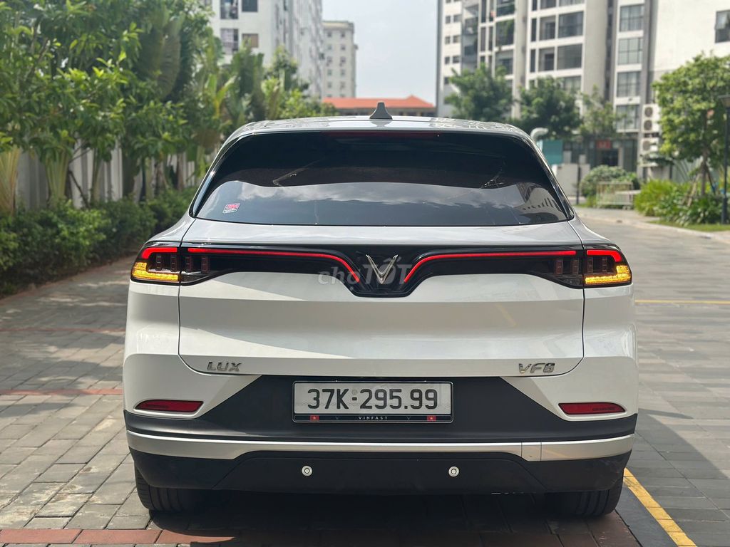 VinFast VF8 Plus 2024 белый 5 700 км