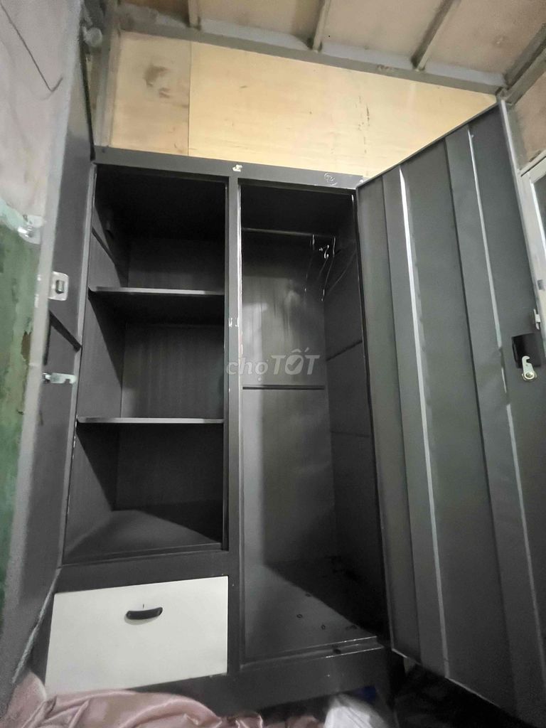 Tủ quần áo Sắt Xám có gương. Mua bán Tủ, kệ gia đình tại Huyện Bình Chánh Tp Hồ Chí Minh được đăng bởi Van Truong hình 1