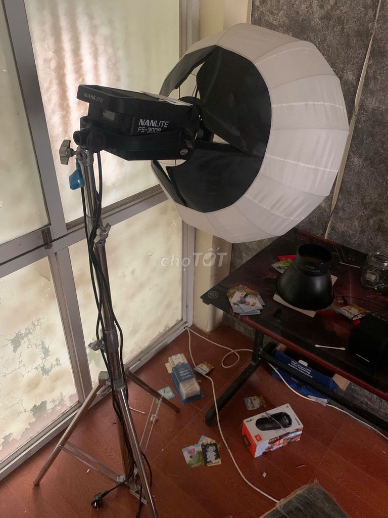 Đèn studio Nanlite FS-300B Còn tốt. Mua bán Đèn tại Quận Thanh Xuân Hà Nội được đăng bởi Đông Lê hình 1