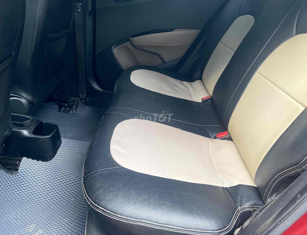 Hyundai i10 Bản đủ Đỏ. Mua bán Ô tô tại Quận Nam Từ Liêm Hà Nội được đăng bởi Nguyễn Đức Trọng hình 8