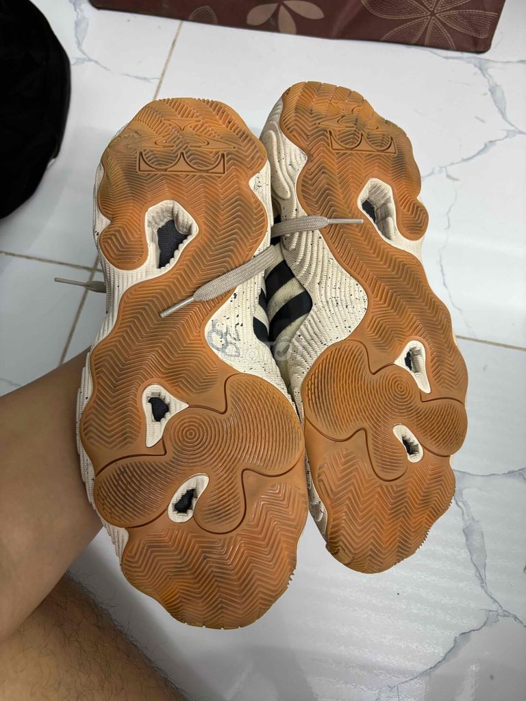 Em cần thanh lý giày Trea Young 3 size 43 1/3