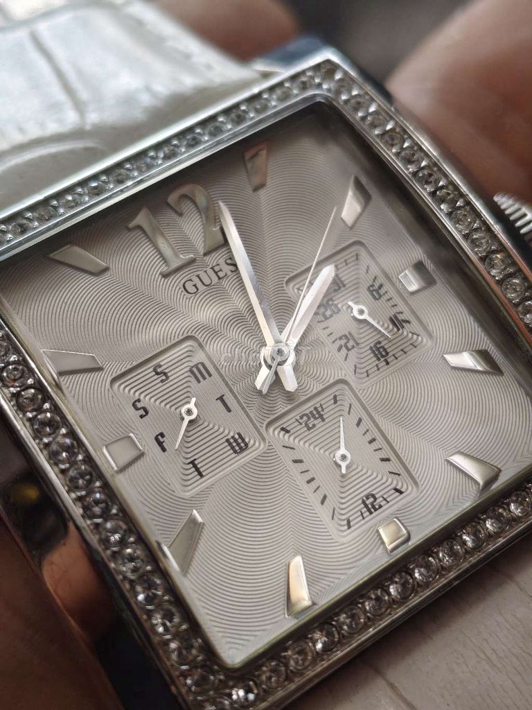 Đồng hồ Guess Nam Thép không gỉ Bạc. Mua bán Đồng hồ tại Huyện Tuy Phước Bình Định được đăng bởi Bảy Xà Beng hình 1