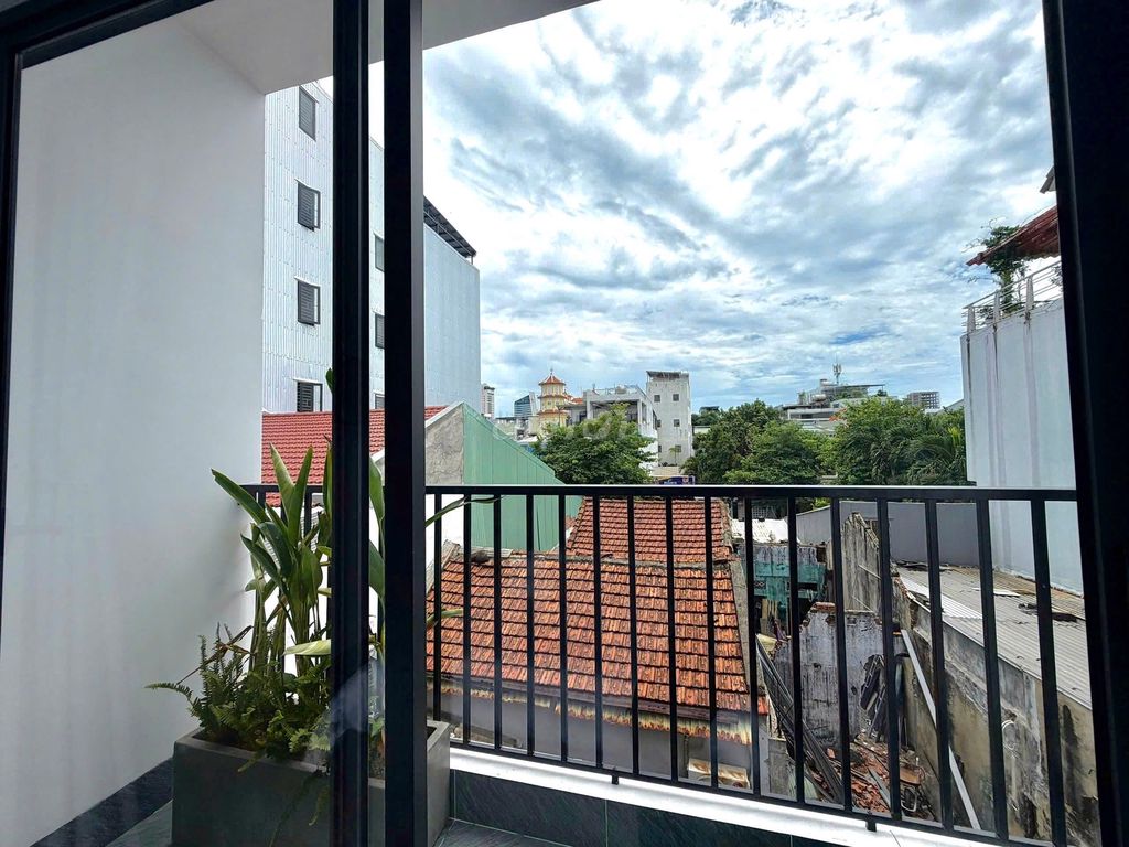 New 1-bedroom apartment with balcony near My Khe beach — photo 7