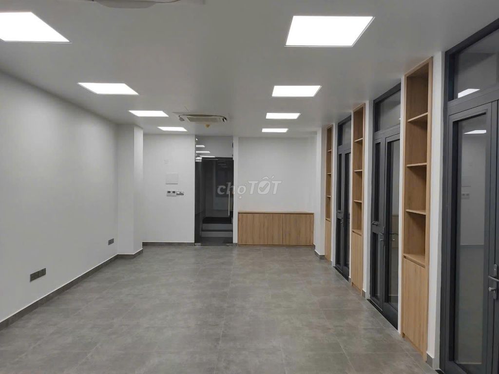 Дом с лифтом в переулке Дан Ван Нгу, Фу Нхуан, 5x20м