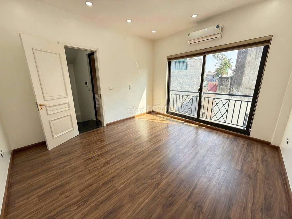 Nhà mặt tiền 3.8m, 5 tầng, phố Văn Cao, Ba Đình, Hà Nội