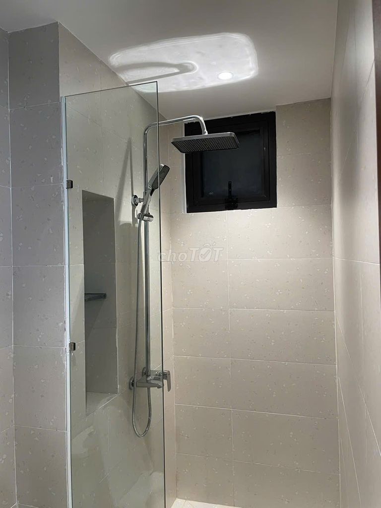Spacious 2-bedroom apartment with washer and dryer by the river — photo 10