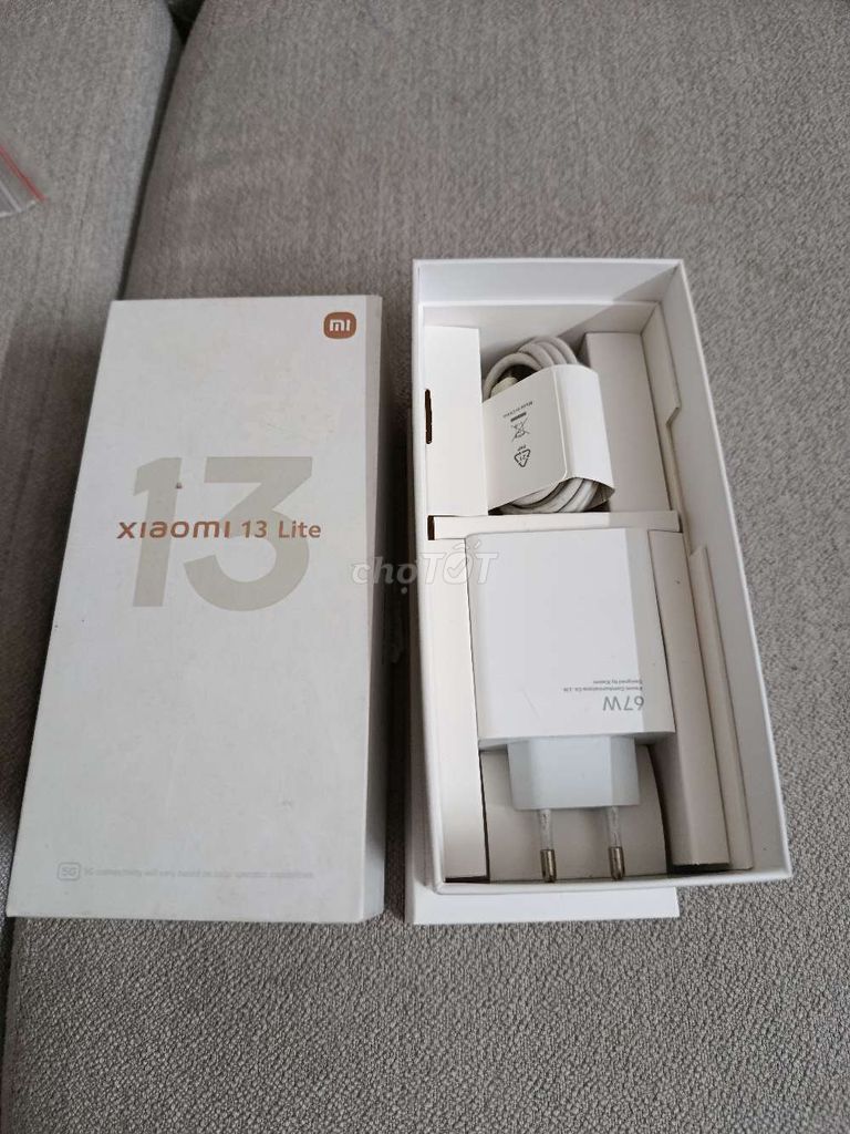 Hộp sạc 67W Xiaomi 13 Lite