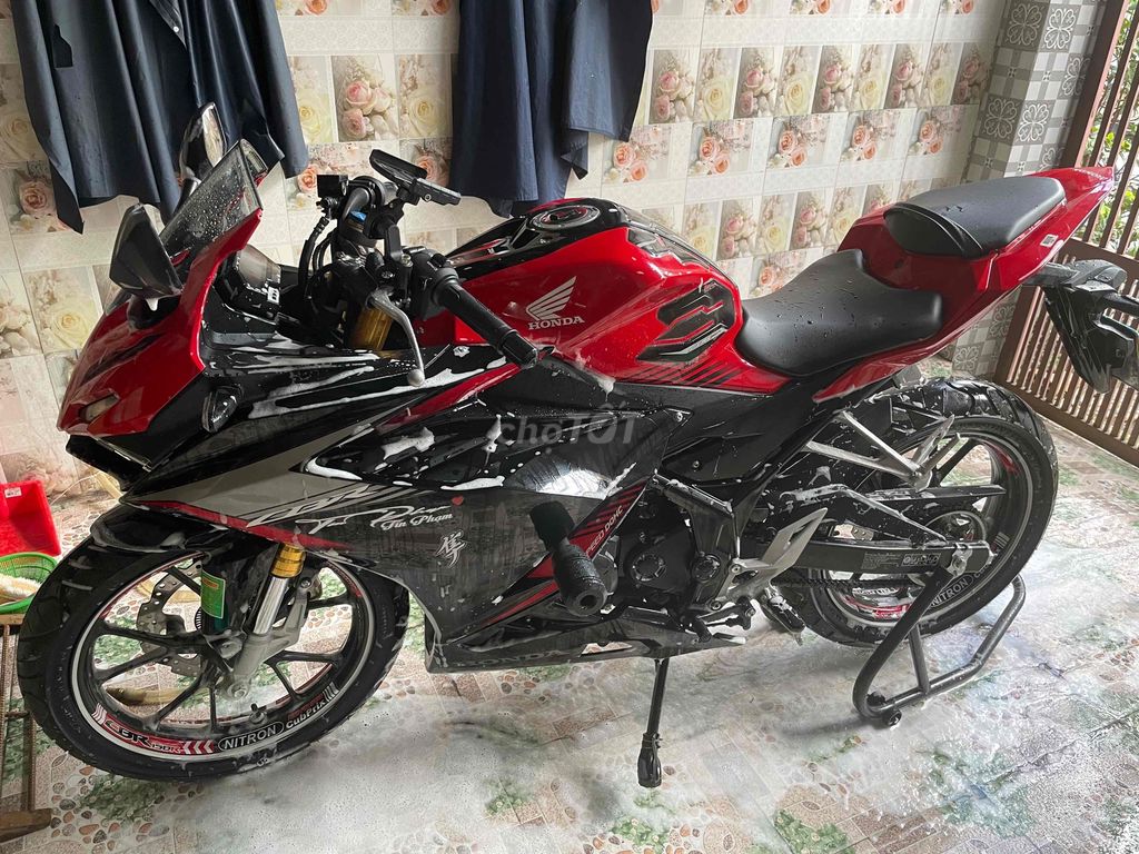 BÁN XE MOTOR CBR150R NHƯ MỚI  odo 7000km lướt. Mua bán Xe máy tại Quận Bình Thuỷ Cần Thơ được đăng bởi tín phạm hình 3
