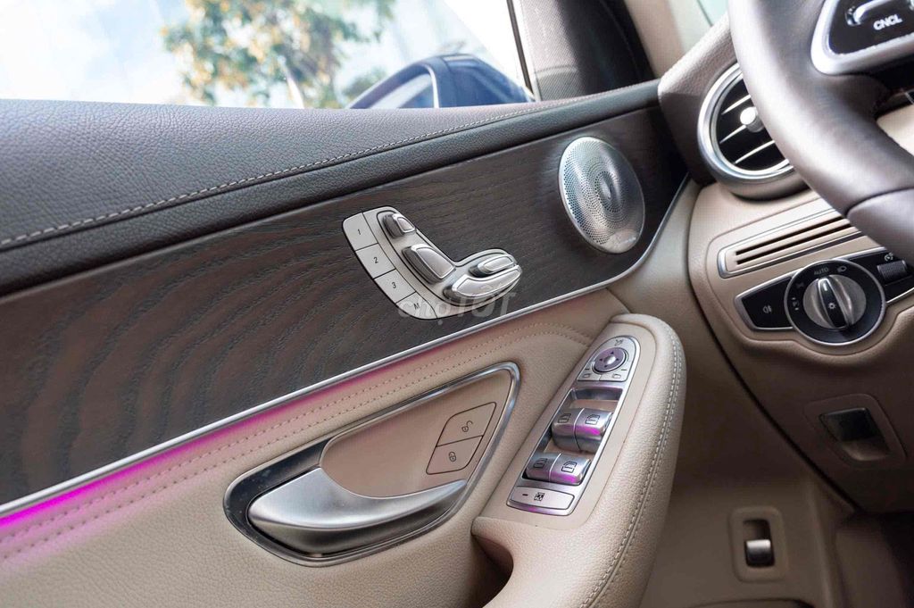 Mercedes Benz GLC 2020 200 4Matic - 56000 km. Mua bán Ô tô tại Quận 10 Tp Hồ Chí Minh được đăng bởi Thái LA Auto hình 11