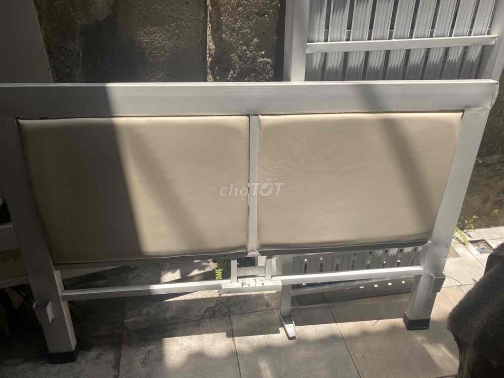 Giường sắt 1m4x2m màu Trắng. Mua bán Giường, chăn ga gối nệm tại Quận Bình Thạnh Tp Hồ Chí Minh được đăng bởi Nguyễn Kim Hoàng hình 1