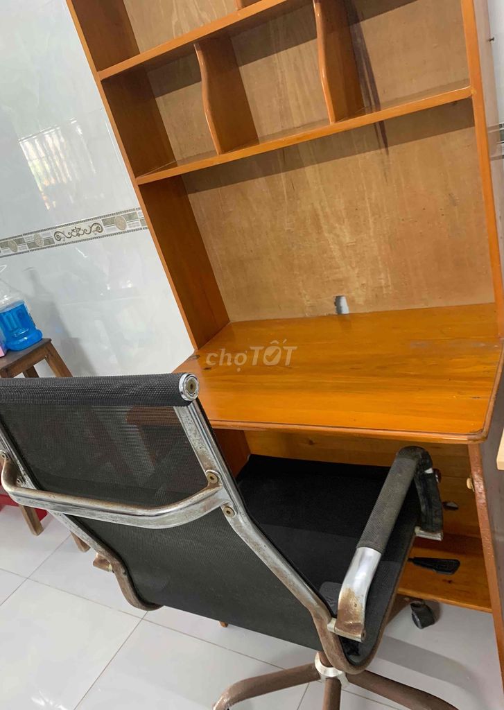 Bộ bàn ghế làm việc gỗ, ghế lưới vp. Mua bán Bàn ghế tại Thị xã Phú Mỹ Bà Rịa - Vũng Tàu được đăng bởi Hue Pham hình 1