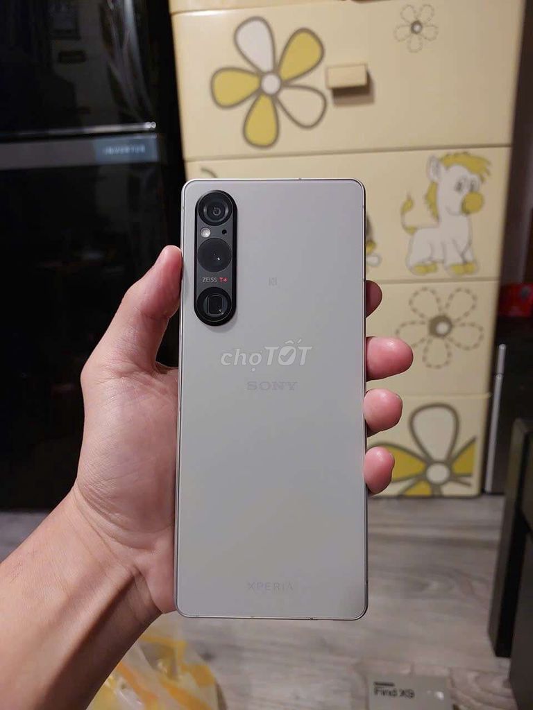 Sony Xperia 1 Mark 5 Quốc tế Nhật màu bạc xám gl. Mua bán Điện thoại tại Quận 5 Tp Hồ Chí Minh được đăng bởi Strawberry Táo hình 1