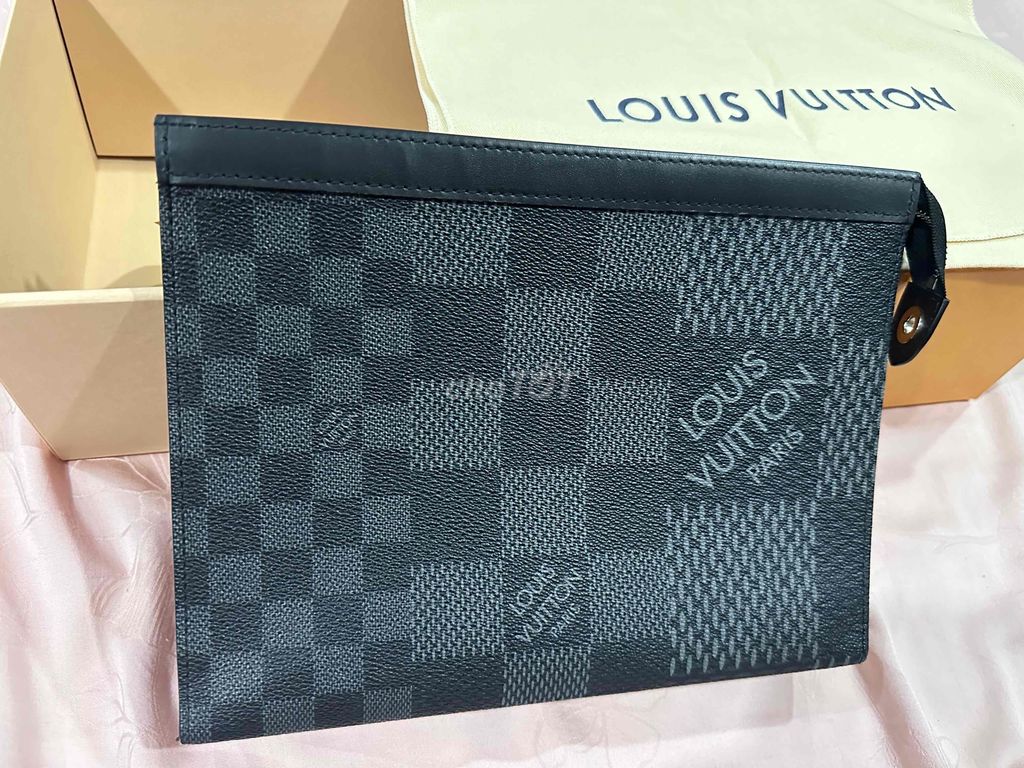 Cần Pass lại Clutch LV , Gucci