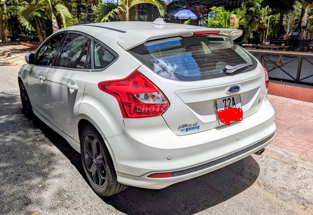 Ford Focus Hatchback S 2015 белый