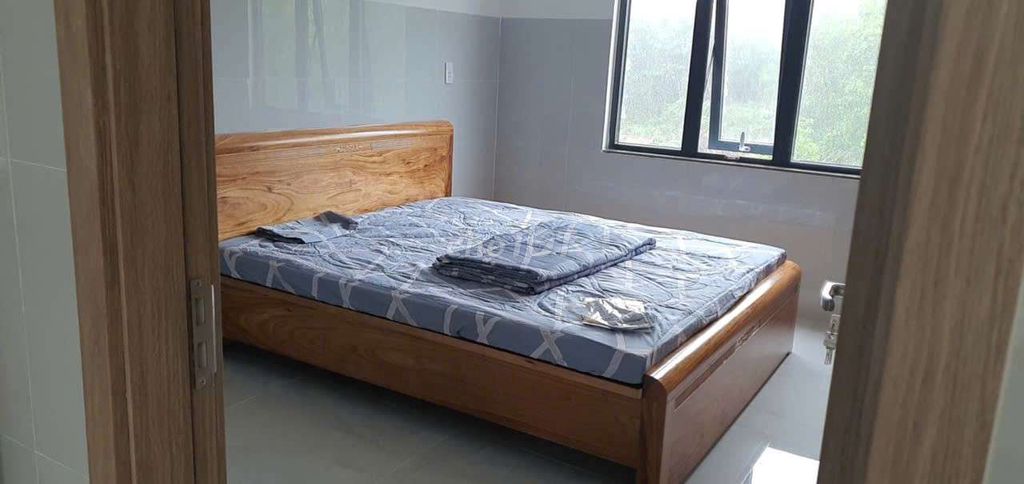 Дом в зоне переселения Хоа Фу, 150м2, 3 спальни, дорога 5.5м