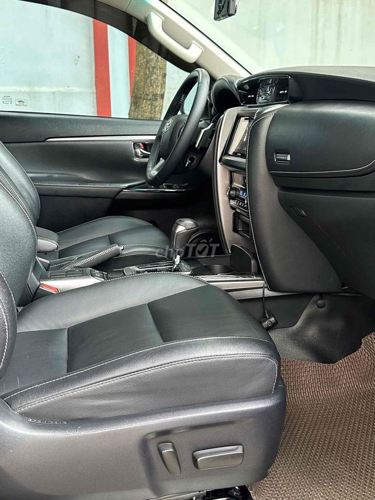 Toyota Fortuner 2.4AT 4x2 sx 2022 máy dầu. Mua bán Ô tô tại Quận Cầu Giấy Hà Nội được đăng bởi Cao Quý hình 18