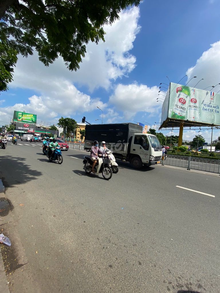 CHO THUÊ TÒA NHÀ VĂN PHÒNG/MẶT BẰNG KINH DOANH, NGAY NGÃ 5 GÒ VẤP