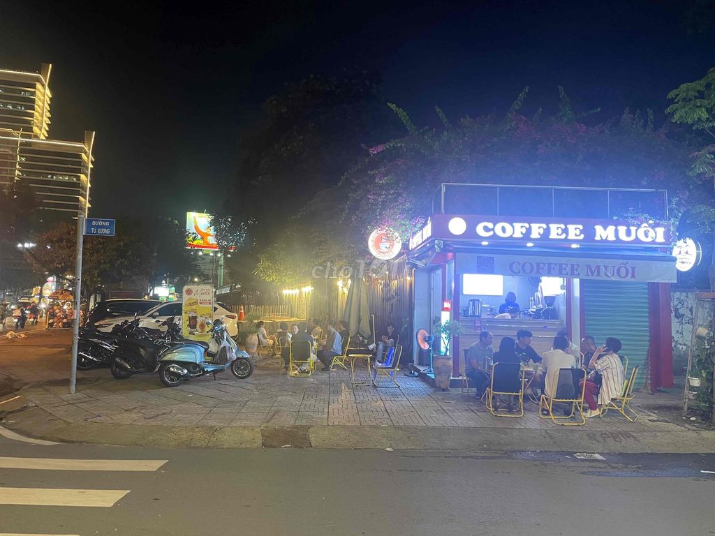 Tuyển nhân viên bán coffee và bánh mì