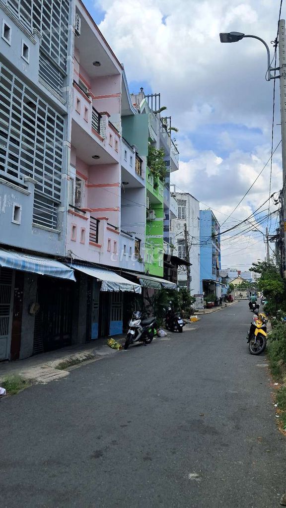 Аренда · 4 комн. · 42 м² · Quận 8, ул. Đường Bến Mễ Cốc