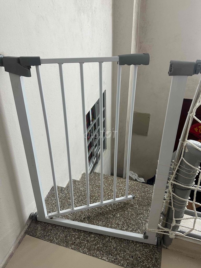 Cửa chắn cầu thang Trắng 78cm. Mua bán Mẹ và bé tại Quận Thanh Xuân Hà Nội được đăng bởi Châu Thương hình 1