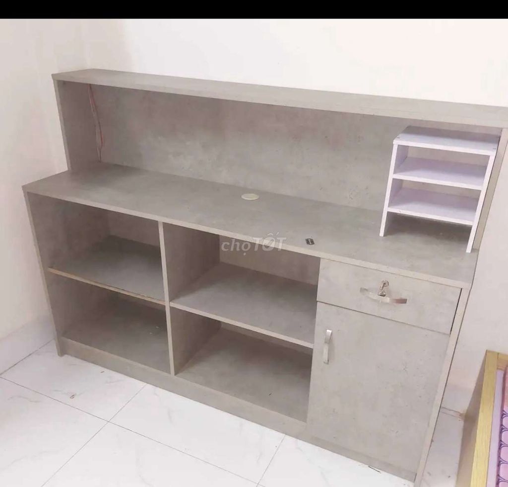 Kệ quầy bar Gỗ Xám 140x40x105cm. Mua bán Tủ, kệ gia đình tại Quận Nam Từ Liêm Hà Nội được đăng bởi Nhi Linh hình 1