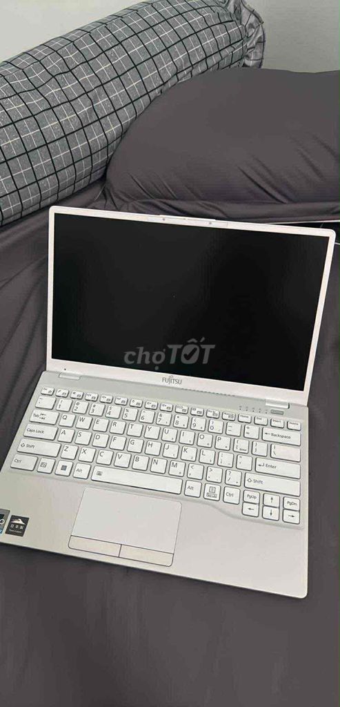 Em dư 1 Laptop Fujitsu UH-X ( 9U13A2 )