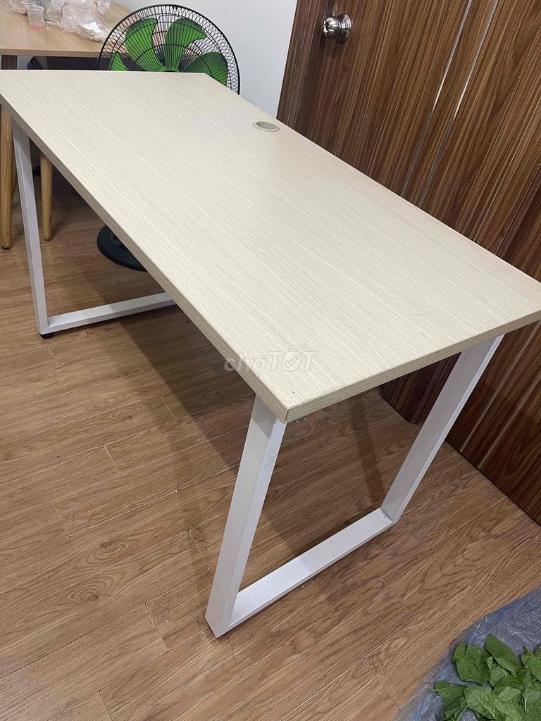 Combo Bàn làm việc gỗ ( 1m2x60) + Ghế. Mua bán Bàn ghế tại Quận Bắc Từ Liêm Hà Nội được đăng bởi Nguyễn Hà Vũ hình 1