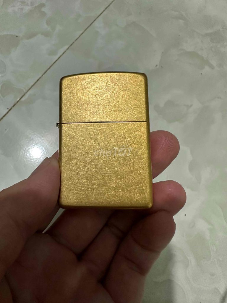 Bật lửa Zippo mạ vàng 2004. Mua bán Đồ sưu tầm, đồ cổ tại Huyện Đồng Phú Bình Phước được đăng bởi Hoàng Đức Thái hình 1