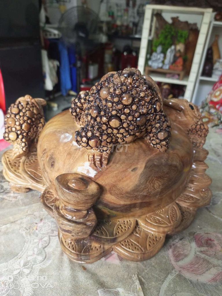 Tam cóc trấn chum tiền