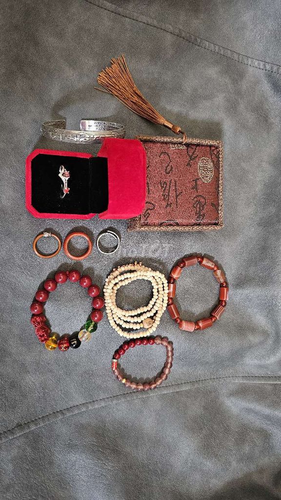 Trang sức Bạc Nữ Đỏ. Mua bán Phụ kiện thời trang khác tại Quận Tân Phú Tp Hồ Chí Minh được đăng bởi Haruki hình 1
