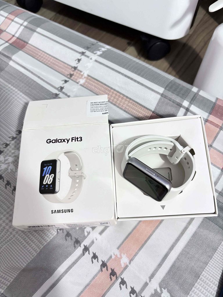 Samsung Galaxy Fit3 Trắng. Mua bán Thiết bị đeo thông minh tại Quận 10 Tp Hồ Chí Minh được đăng bởi Trần Ly Tâm hình 1