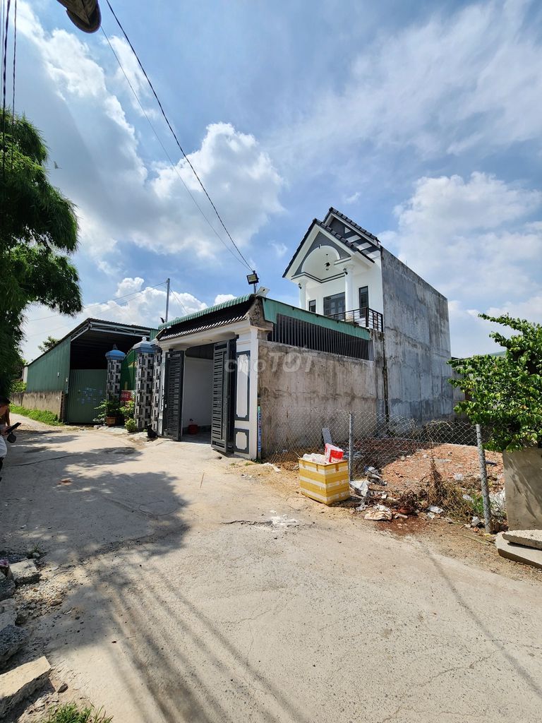 Bán nhà gần trường tiểu học Tân Phước Khánh B, p.Tân Phước Khánh