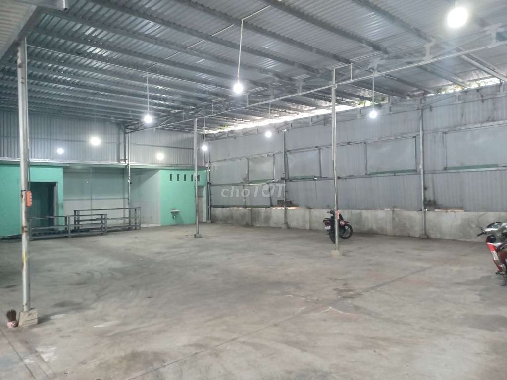 Nhà xưởng 400m2 MT đường bà điểm 4,có điện 3 pha giá 20tr/tháng