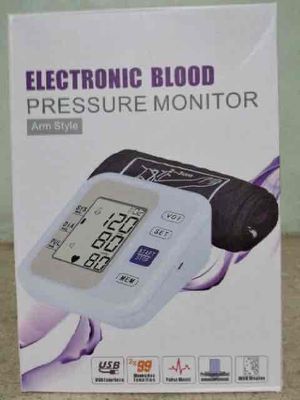 máy đo huyết áp, nhịp tim.