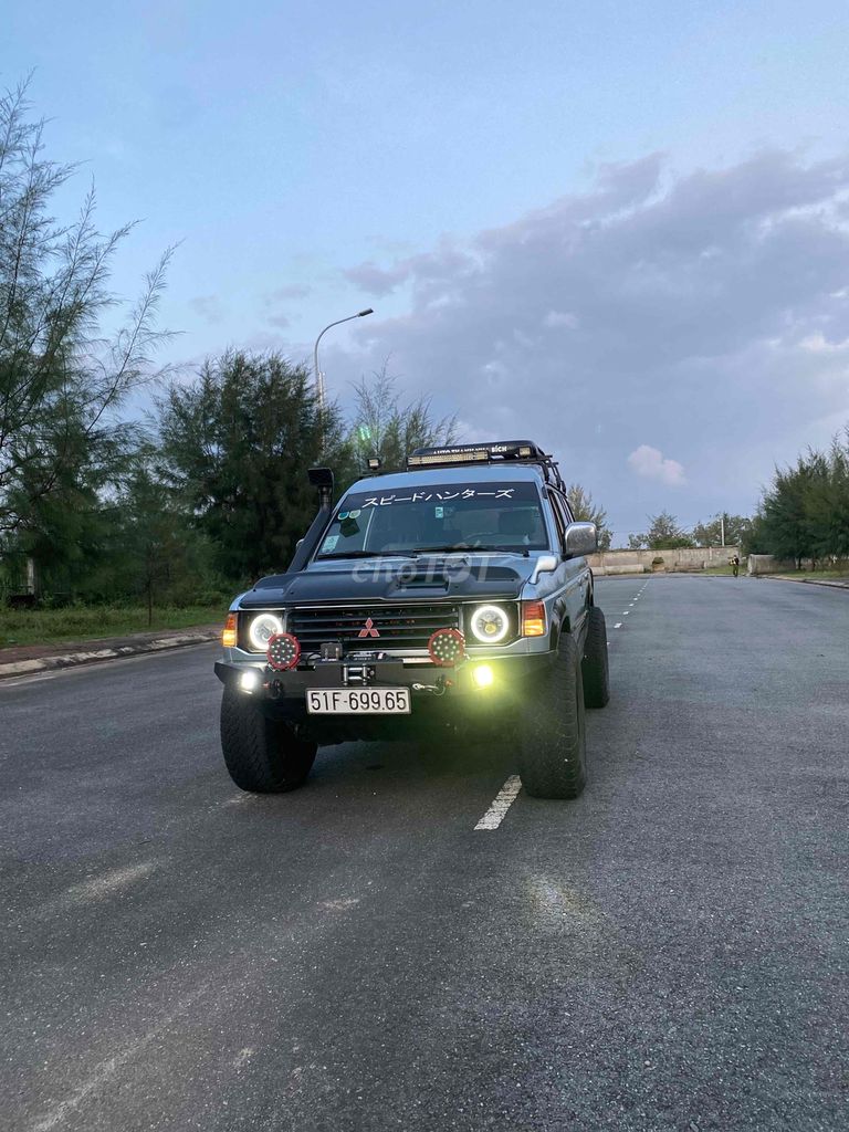 Mitsubishi Pajero Sport 1993 - 100000 km