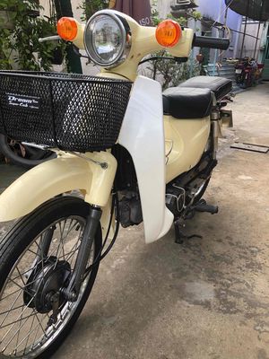 Honda Cub 50cc màu Vàng kem