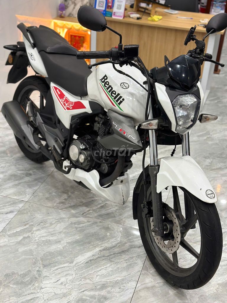 Xe máy Benelli TNT 150 màu trắng nguyên zin. Mua bán Xe máy tại Quận Thanh Khê Đà Nẵng được đăng bởi Xe Máy Đức Vũ 658 Trần Cao Vân hình 5
