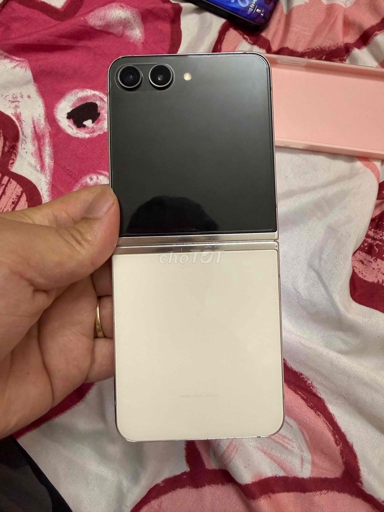 Samsung Z Flip 5 256GB 2 sim màn đẹp k lỗi lầm. Mua bán Điện thoại tại Quận Ba Đình Hà Nội được đăng bởi Phan Hải hình 1