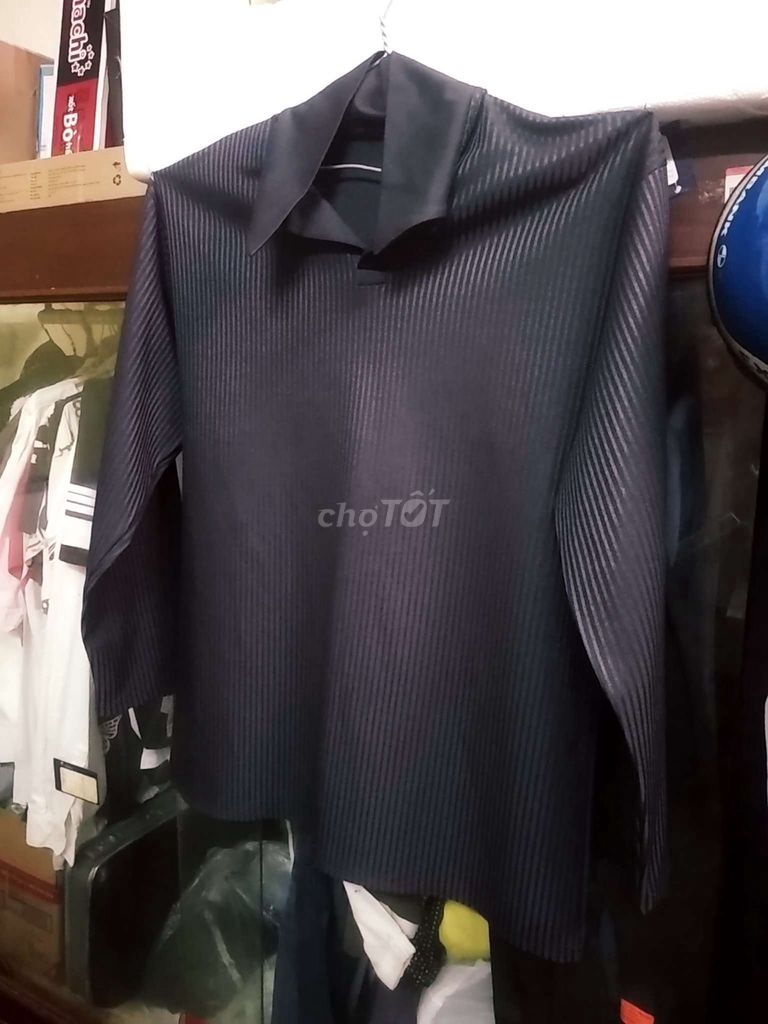 Áo thun thể thao form Homme Plissé Issey Miyake. Mua bán Đồ thể thao, Dã ngoại tại Quận Ninh Kiều Cần Thơ được đăng bởi Shop Tứ Quí hình 1
