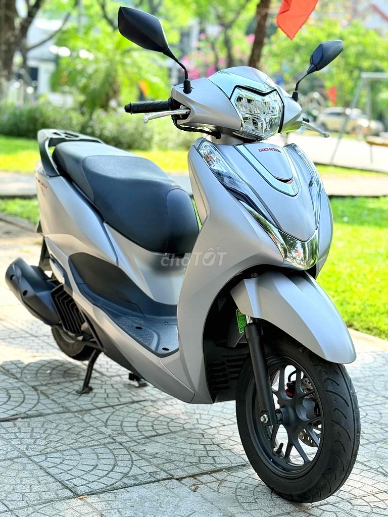Honda Lead 2022 серебристый 7000 км