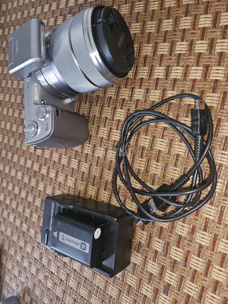 Máy ảnh Sony NEX-5N Bạc có sẵn flash. Mua bán Máy ảnh, Máy quay tại Huyện Bình Chánh Tp Hồ Chí Minh được đăng bởi Minh Thang Le hình 1
