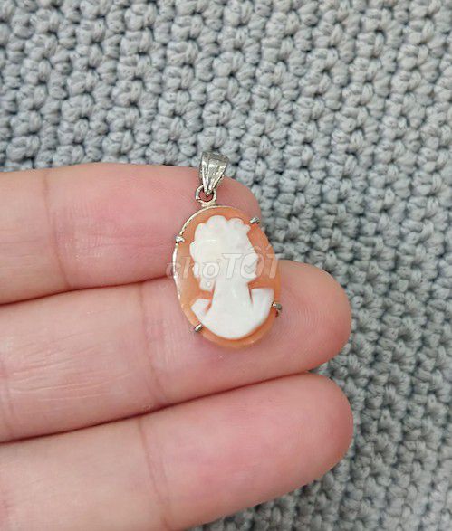 Mặt dây chuyền Cameo sắc nét, tinh tế, khung bạc