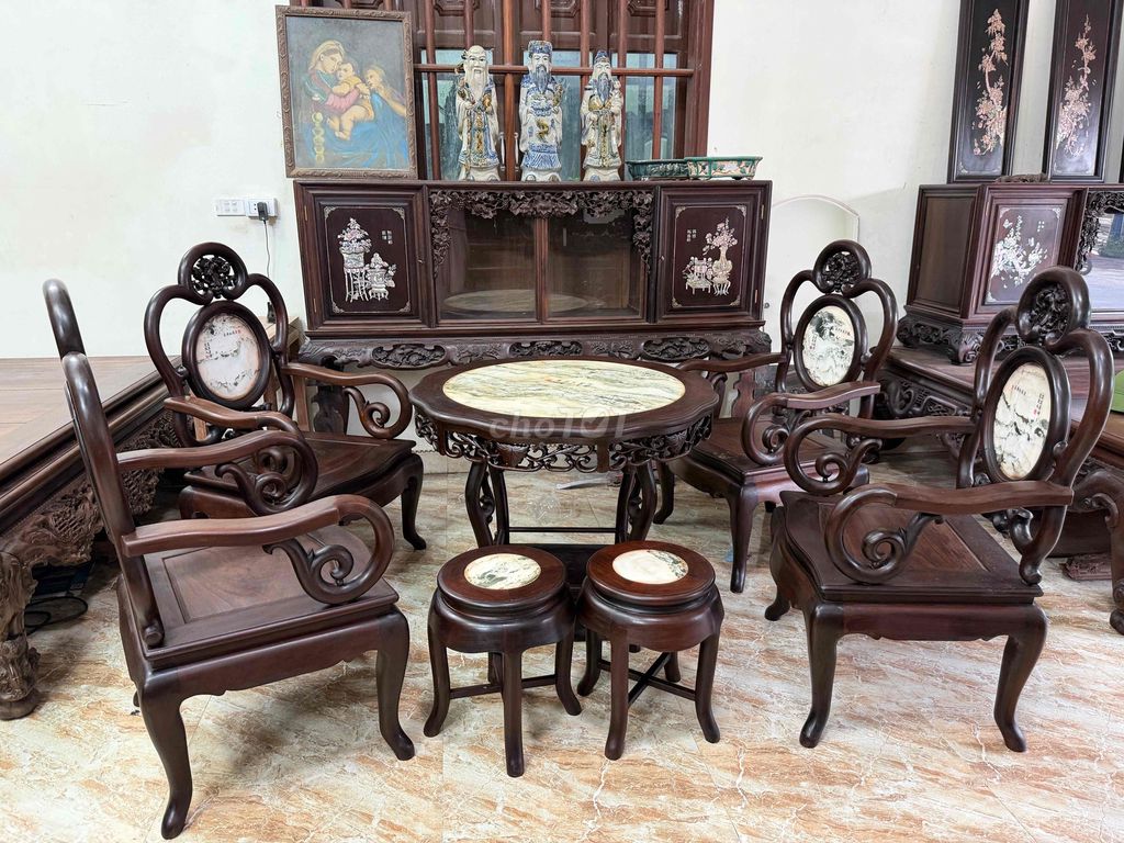 Bộ bàn ghế gỗ nâu cổ điển. Mua bán Bàn ghế tại Huyện Hải Hậu Nam Định được đăng bởi Pham Phương Thảo hình 1