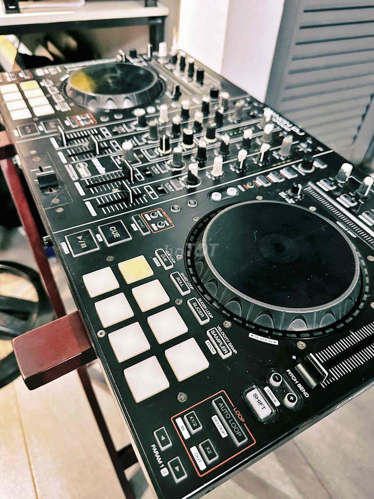 Bàn DJ 4 kênh Denon MC7000