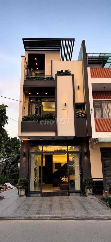Nhà 1 TRỆT 2 Lầu thiết kế Hiện Đại hoàn công