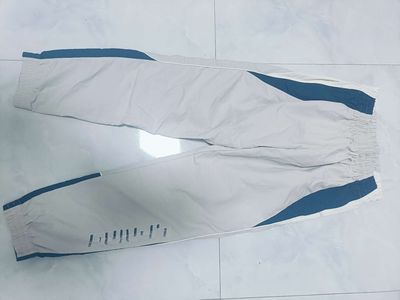 Quần gió Lining xịn chính hãng màu đẹp size M. Mua bán Quần áo tại Quận Ngũ Hành Sơn Đà Nẵng được đăng bởi Tuấn