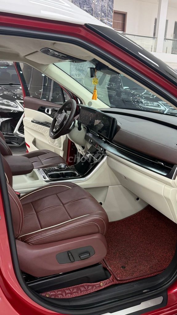 Kia Carnival Royal VIP 2023 Đỏ trắng. Mua bán Ô tô tại Quận 1 Tp Hồ Chí Minh được đăng bởi Mr Hợi  hình 11