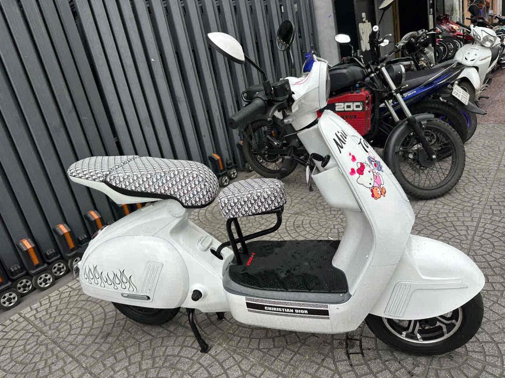 Xe máy điện màu Trắng. Mua bán Xe điện tại Quận Phú Nhuận Tp Hồ Chí Minh được đăng bởi duy hình 2