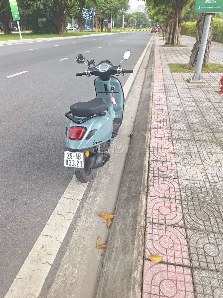 Vespa 50cc 2022 бирюзового цвета